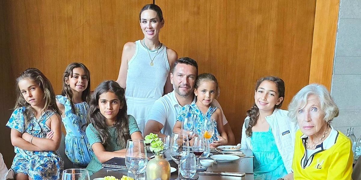 Jacky Bracamontes and Martín Fuentes celebrate their wedding anniversary while the public worries about their children